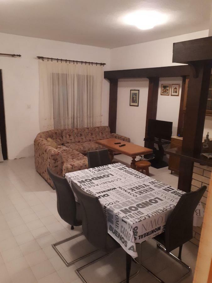 Apartmani Vuksanovic Pag Town Esterno foto