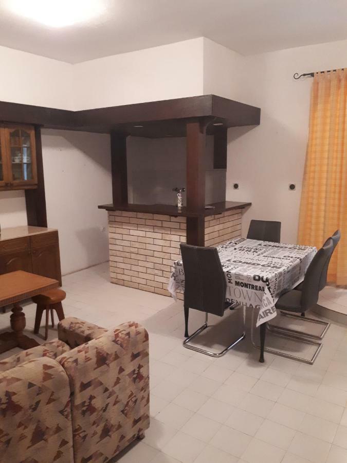 Apartmani Vuksanovic Pag Town Esterno foto